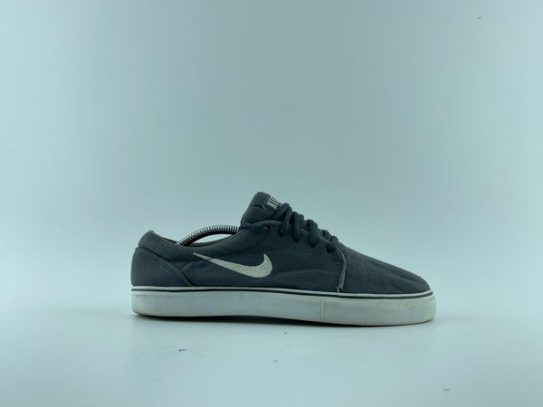 NIKE SNEAKERS 40.5