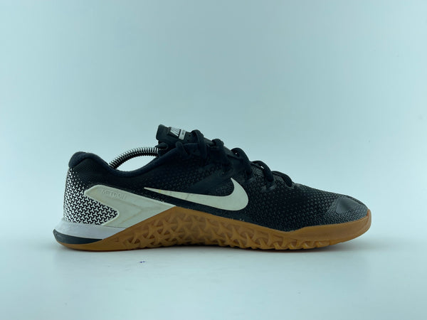 NIKE MECTON 43
