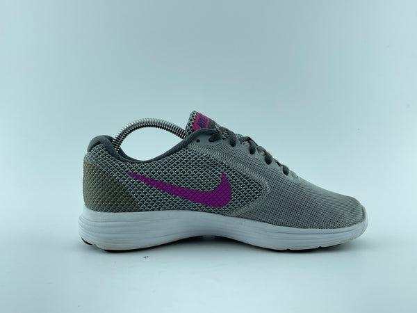 NIKE REVOLUTION 38.5